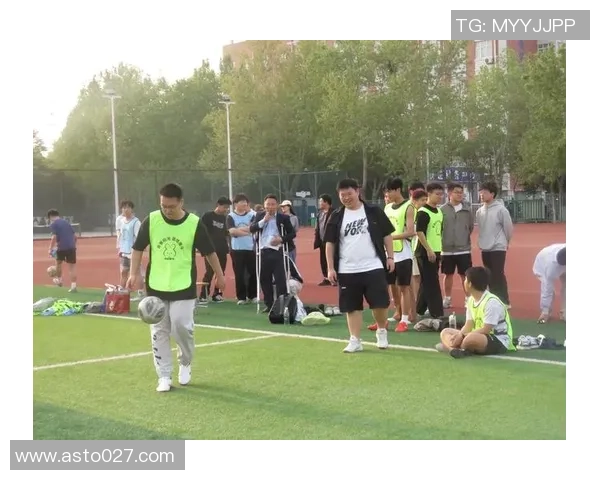 足球明星齐聚七匹狼合照展现团结与友谊的精彩瞬间 足球明星齐聚七匹狼合照展现团结与友谊的精彩瞬间