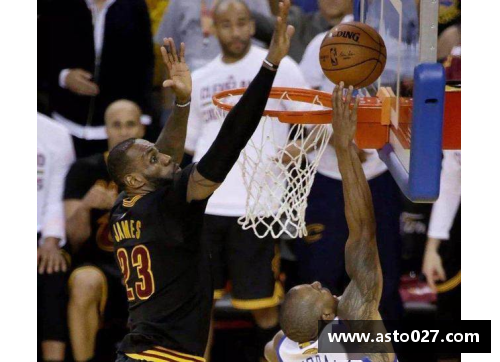 NBA精彩第三节盘点：全场最激烈的瞬间回顾